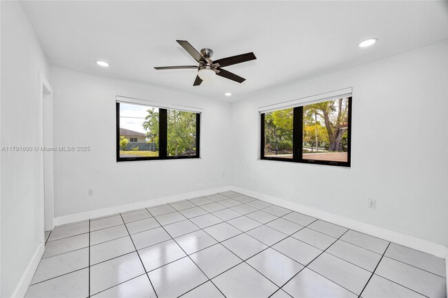 Building Photo - 1181 San Pedro Ave