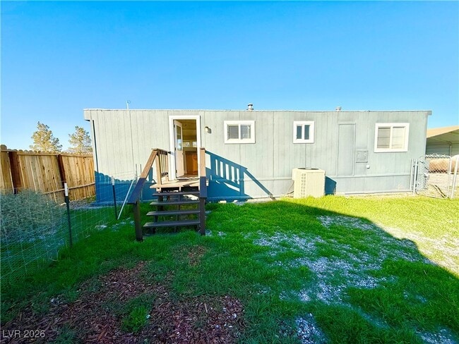 Building Photo - 4331 W Victoria St