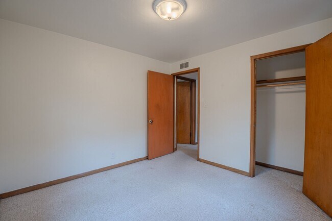 Building Photo - 4204 N Olsen Ave