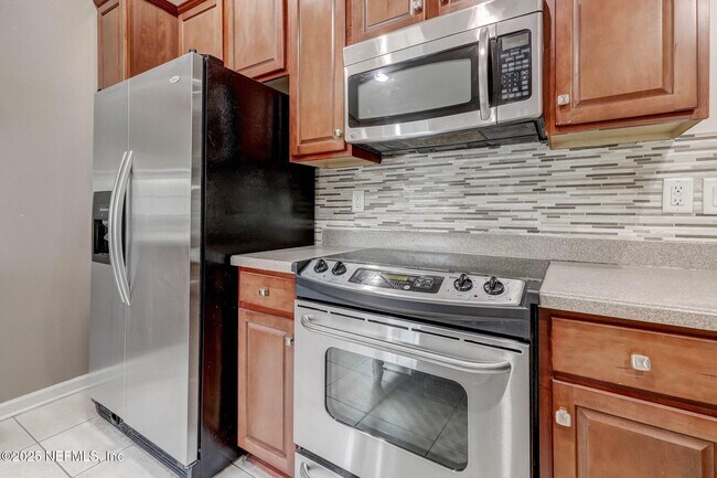 Building Photo - 6609 Spring Flower Ct