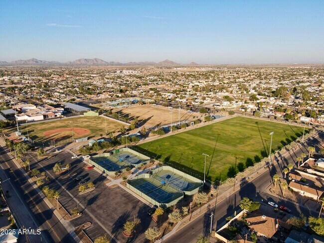 Building Photo - 1100 N Brown Ave