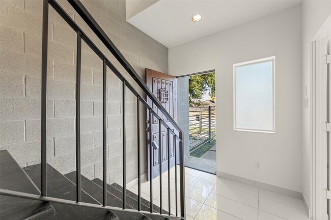 Building Photo - 1524 Blodgett St