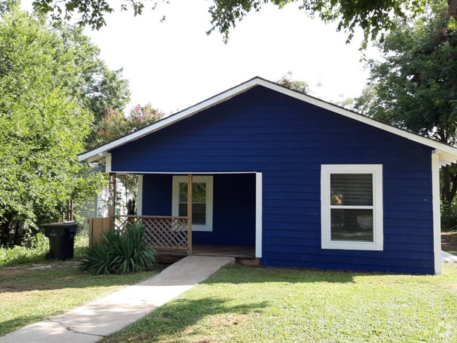 Building Photo - 1304 W Walnut Ave