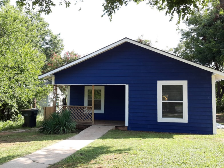 Primary Photo - 1304 W Walnut Ave