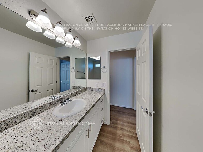 Building Photo - 42148 W Cheyenne Dr