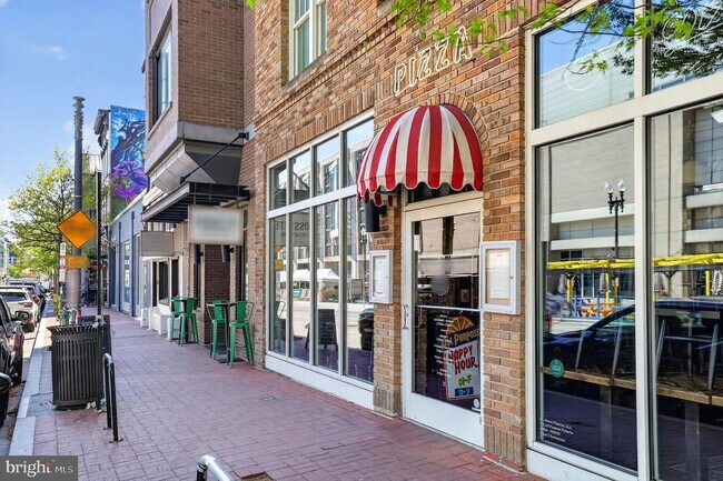 Building Photo - 914 N St NW