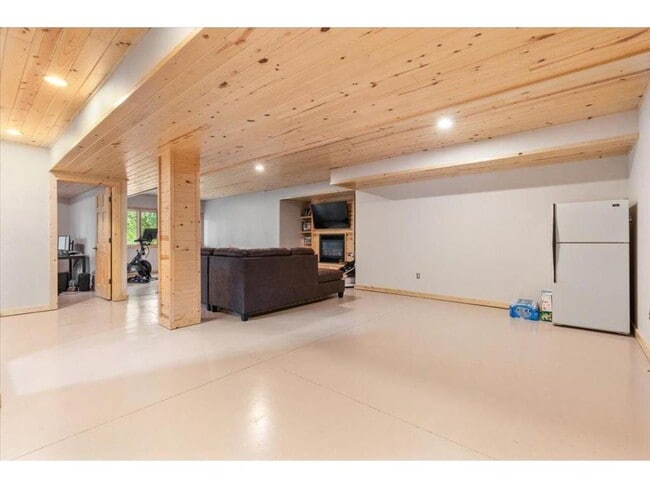 Building Photo - 11423 Fawn Lake Rd