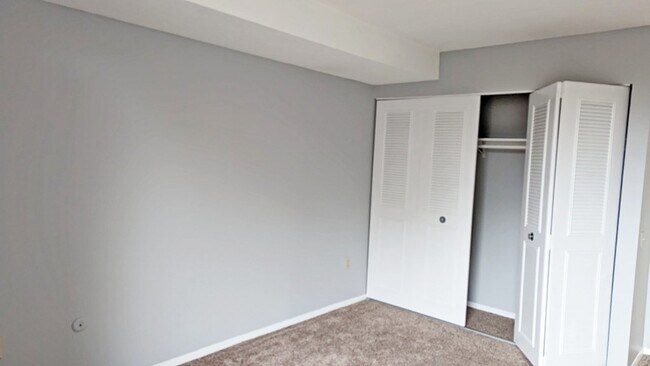 Building Photo - 60 Shrewsbury Green Dr