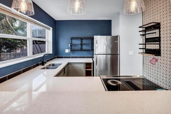 Building Photo - 517 S 19th Ave