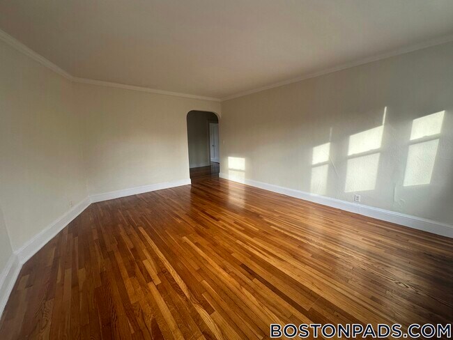 Building Photo - 2045 Commonwealth Ave