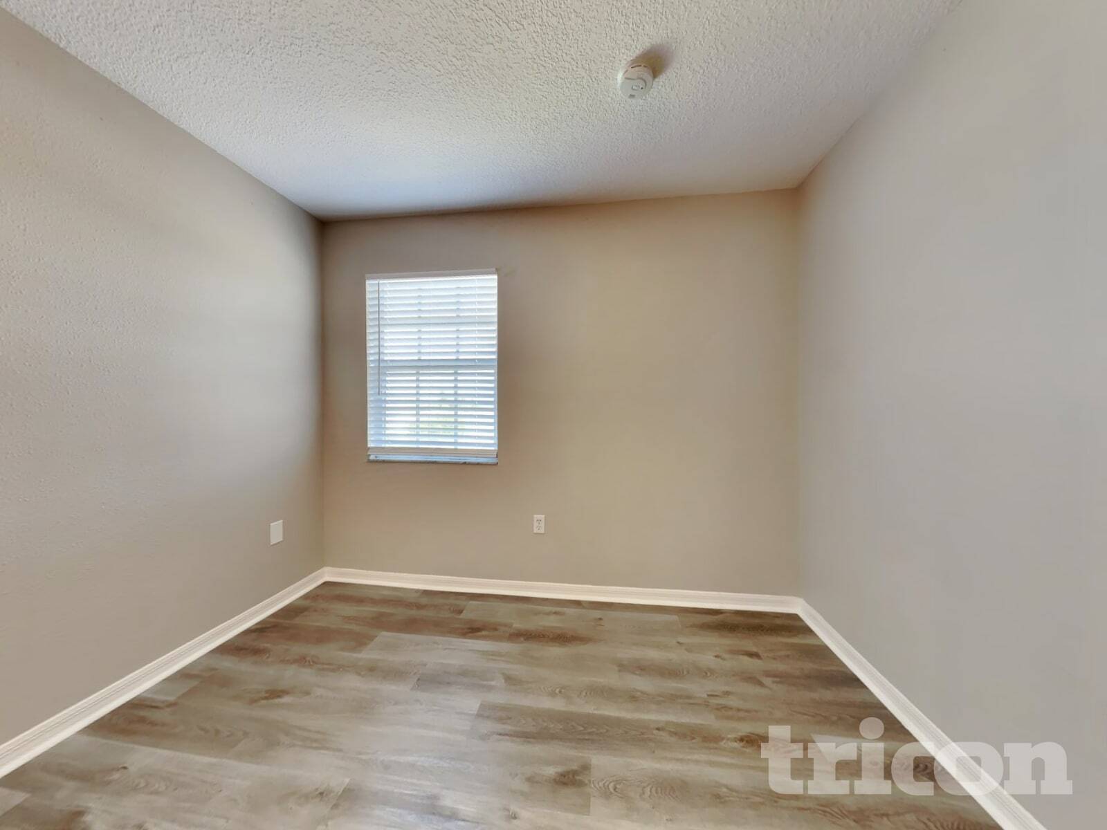 Building Photo - 528 Little Lake Ct