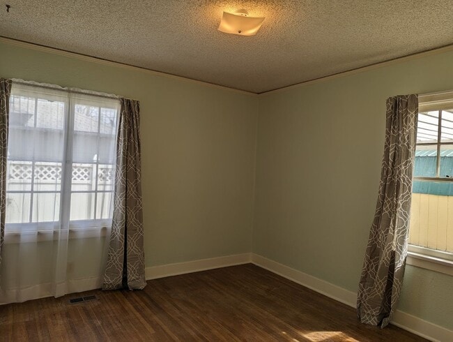 Building Photo - Charming 3 bedroom Normal Hill house