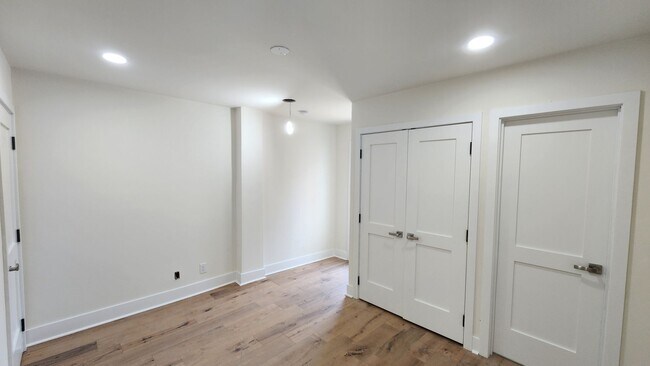 Building Photo - Beautiful Unit in  unit in a good location in south Philly