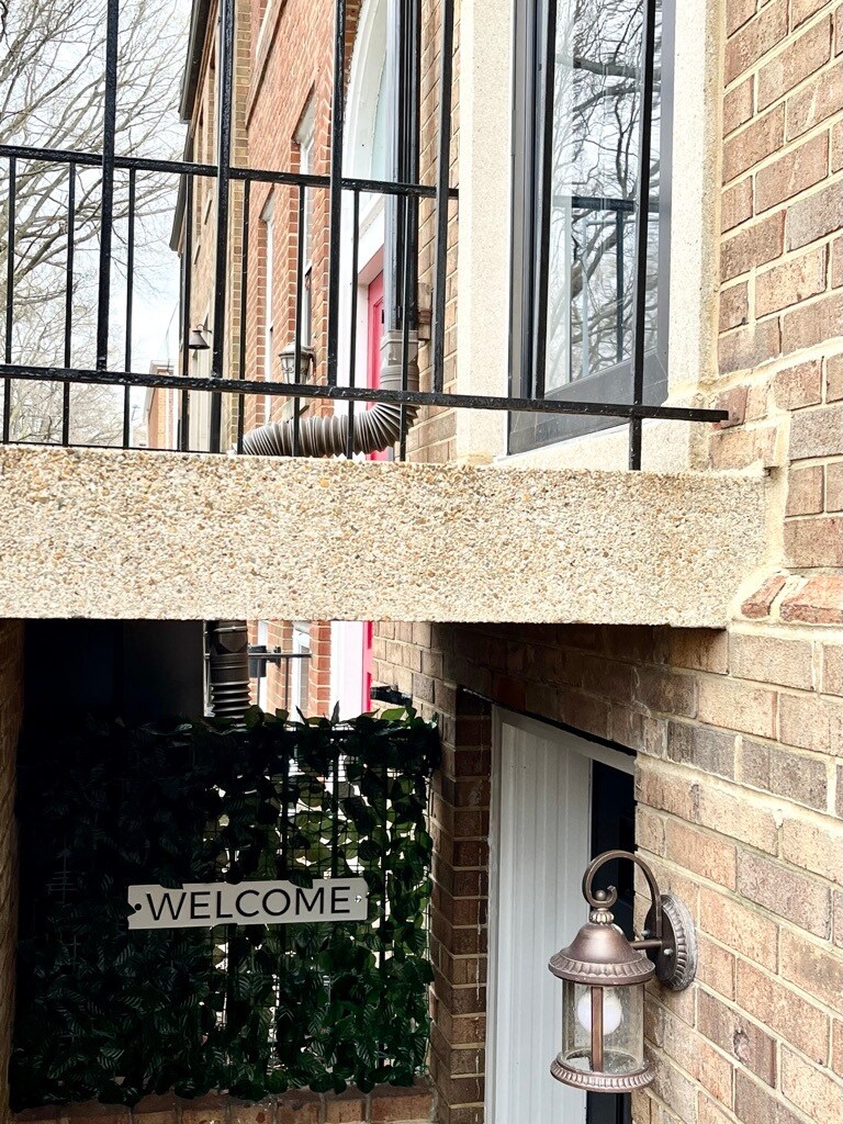 Building Photo - 614 G St SW