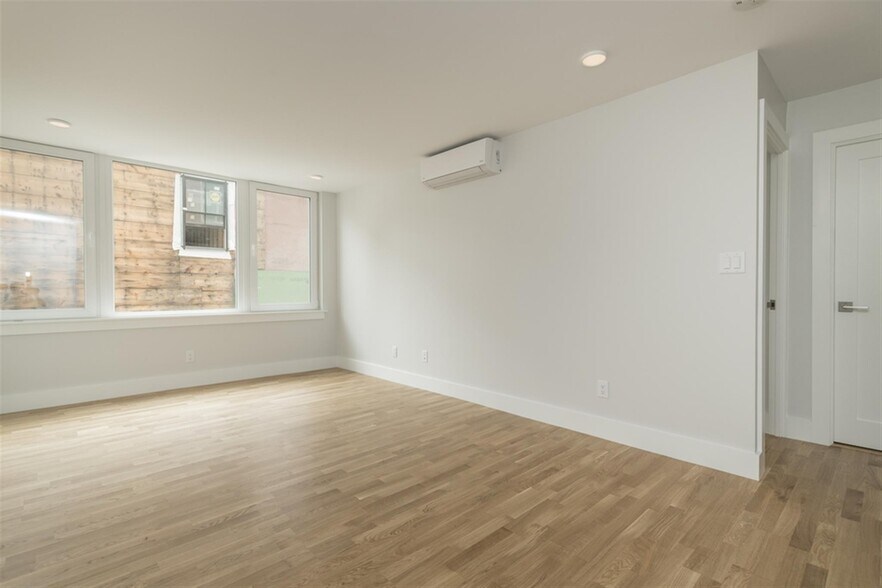 Building Photo - 318 Harvard St