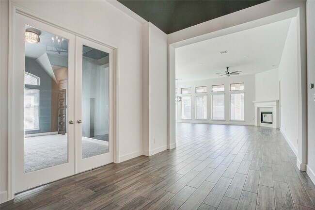 Building Photo - 9814 Chapman Trl