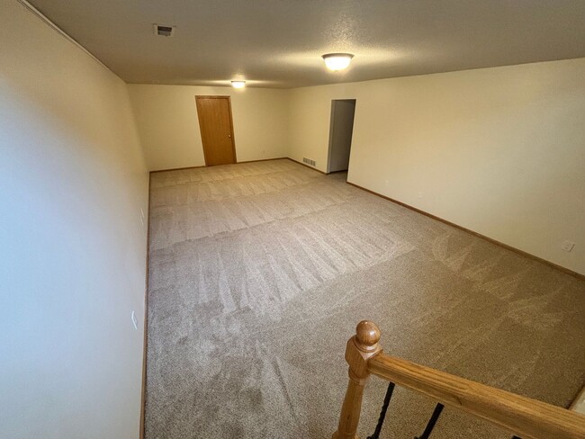 Building Photo - Beautiful 3 bed 3 bath duplex located in quiet neighborhood!