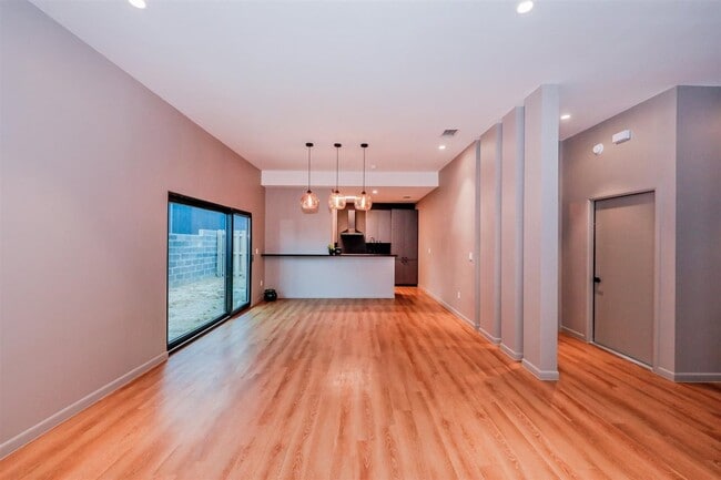 Building Photo - 7219 Rocio Dr