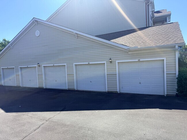 Building Photo - 10680 Hill Point Ct