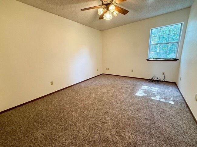 Building Photo - West-side Norman Home