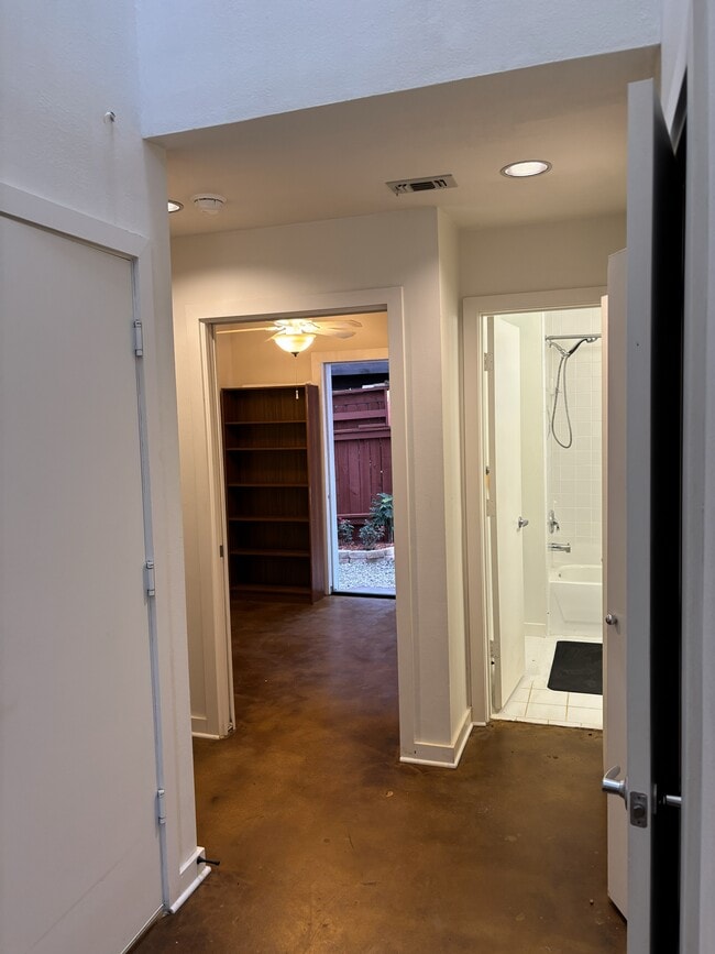 Building Photo - 2909 Albany St