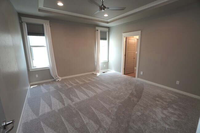 Building Photo - 407 W Pavilion Ln