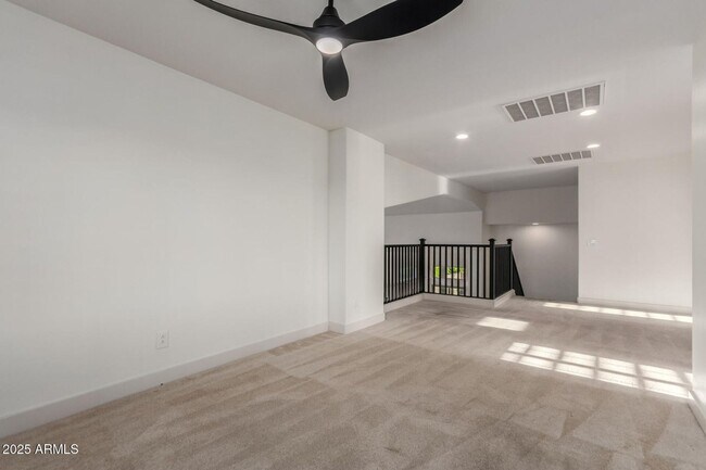 Building Photo - 3 bed, 2.5 bath Scottsdale home with POOL