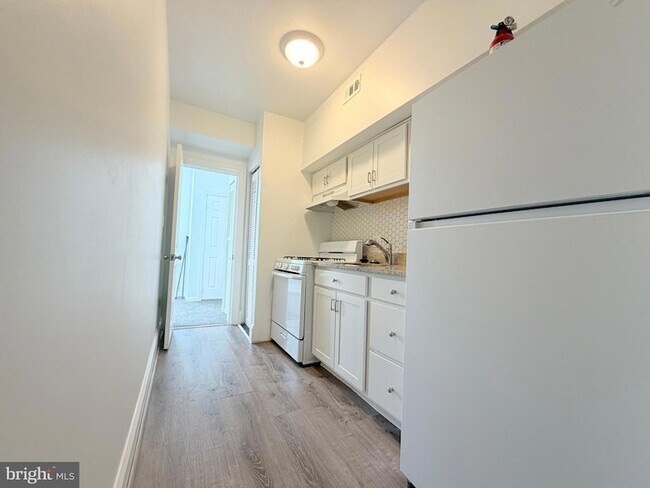 Building Photo - 1709 Trinidad Ave NE