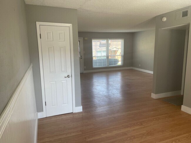 Building Photo - South Denver, 2 bed 2.5 bath Townhome, 2 Car Parking, Close to Light Rail