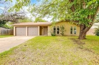 Building Photo - 144 NW Suzanne Terrace