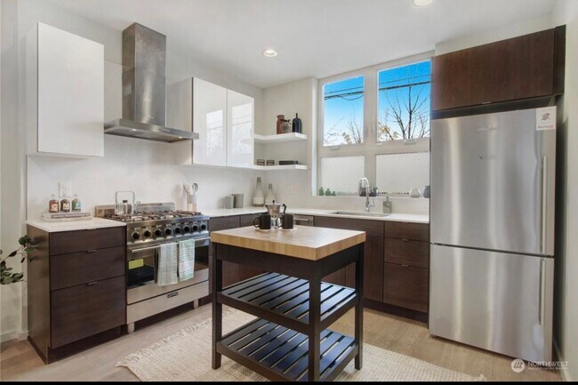Building Photo - Welcome Home Modern Townhome in Georgetown