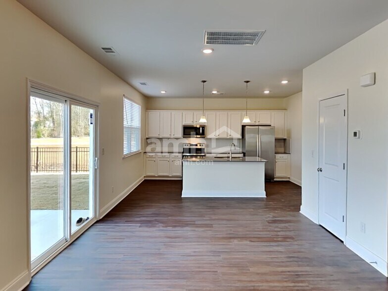 Building Photo - 2036 Williamshire Ln