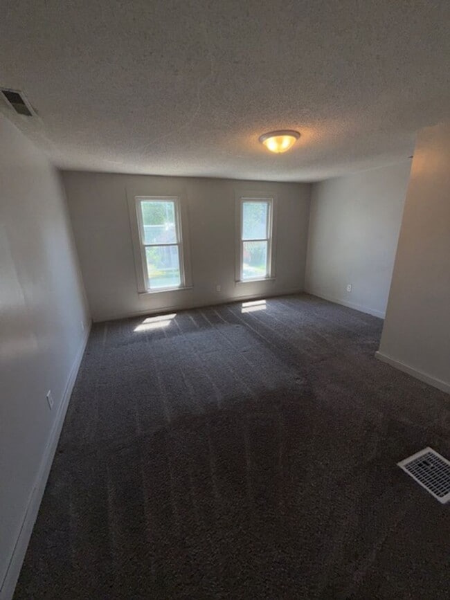 Building Photo - 1113 Henning Ave
