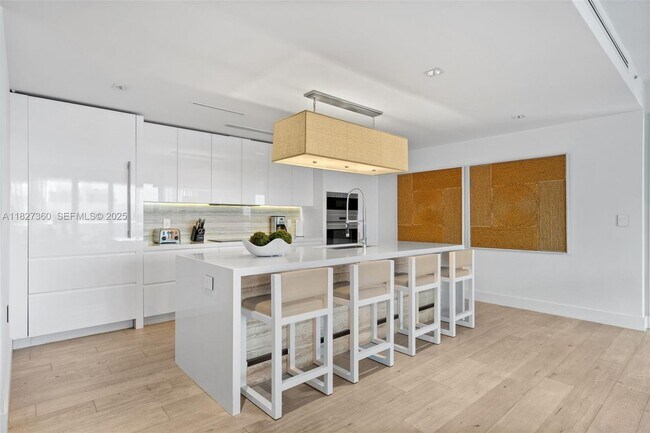 Building Photo - 102 24th St