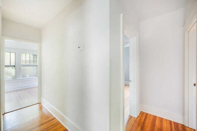 Building Photo - Beautifully updated House in Rivermont