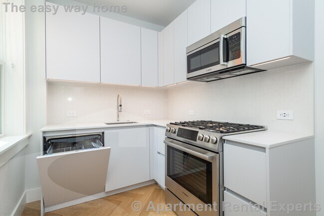 Building Photo - 18 Forest St