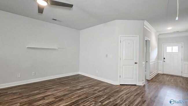 Building Photo - 403 Edgebrook Dr