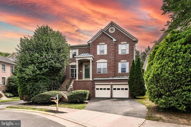 Primary Photo - 3105 White Daisy Pl