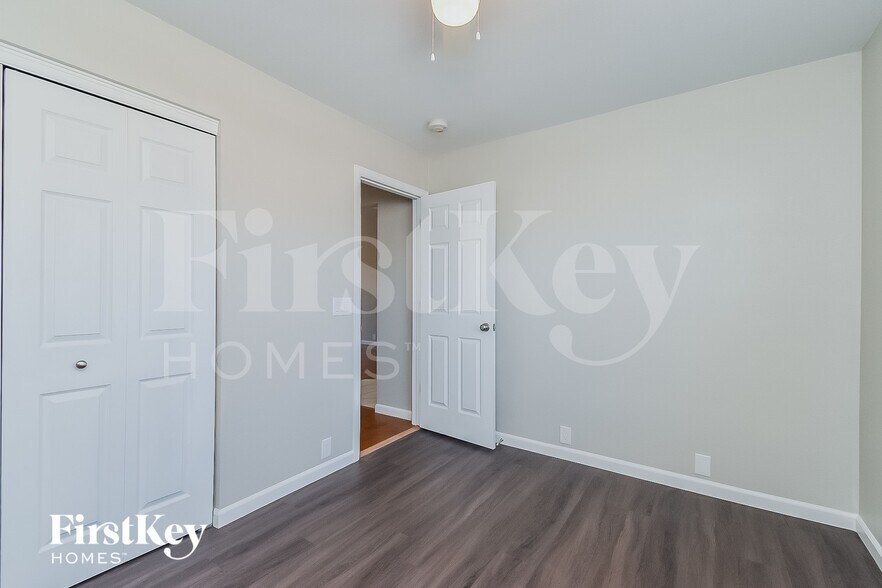 Building Photo - 5918 Vallecito Dr