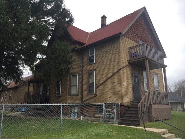 Building Photo - 2463 N Holton St