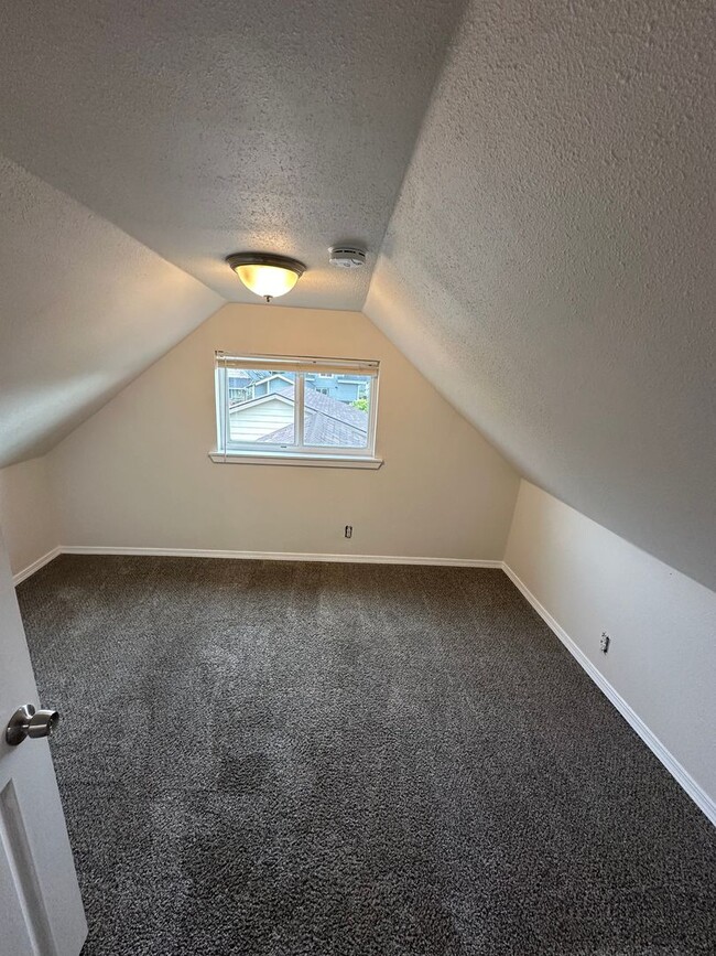 Building Photo - 5bd 2ba Home