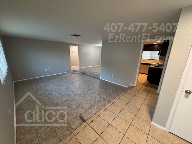 Building Photo - 5631 Canosa Dr