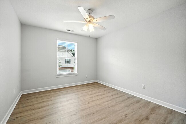 Building Photo - 5440 Safe Harbour Way