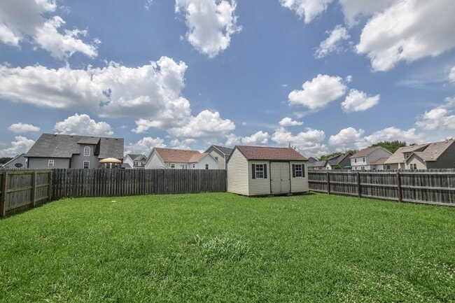 Building Photo - Pet Friendly in Fox Meadow!