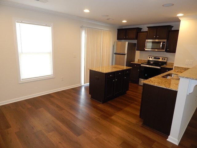 Building Photo - 101 Eaton St