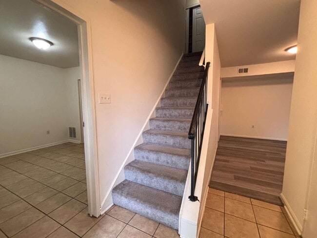 Building Photo - Charming Townhome in Prime Annandale Location