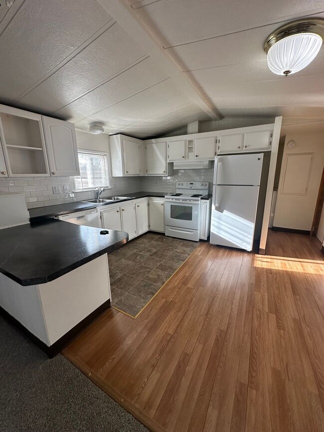 Building Photo - Seaj3701 Fir Grove Mobile Park