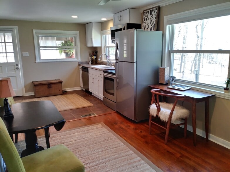 Kitchen. - 117 Fern Hollow Rd
