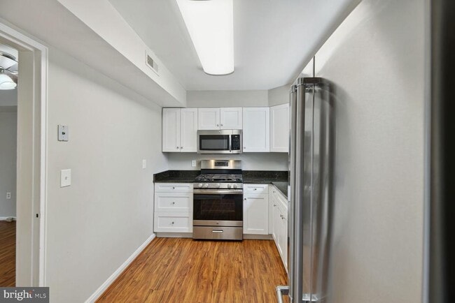 Building Photo - 3723 Ingalls Ave