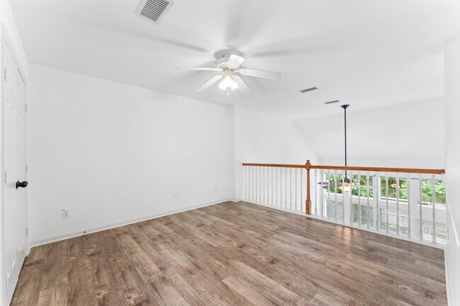 Building Photo - 31 W Greenhill Terrace Pl